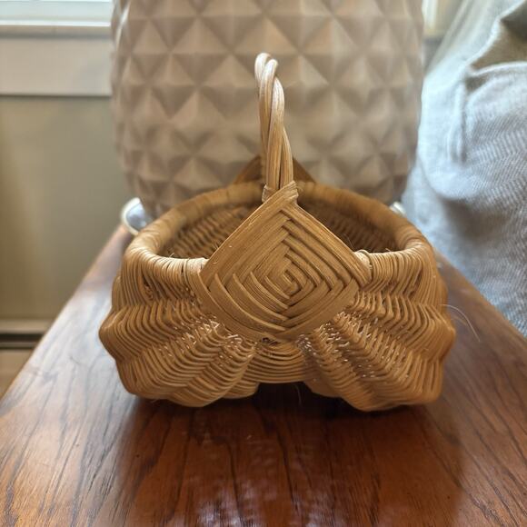 Vintage Small Hand Woven Buttocks Basket Egg Gathering God's Eye Primitive 8" - Picture 1 of 7